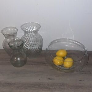 4 Pieces — Glass vases